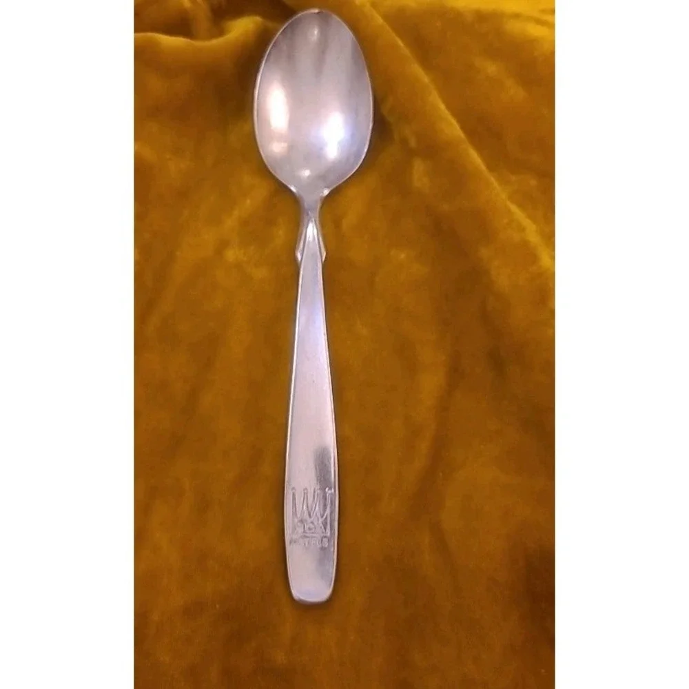 This item is a vintage silver-plated souvenir International Hotel Spoon‎